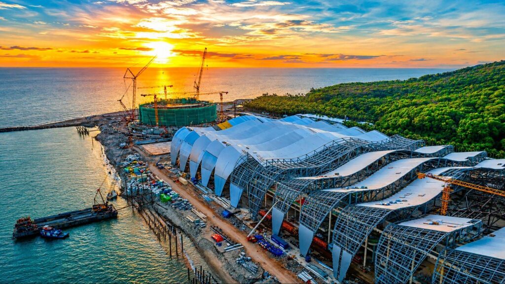 Phần mái Trung tâm Hội nghị APEC tiến độ tháng 8