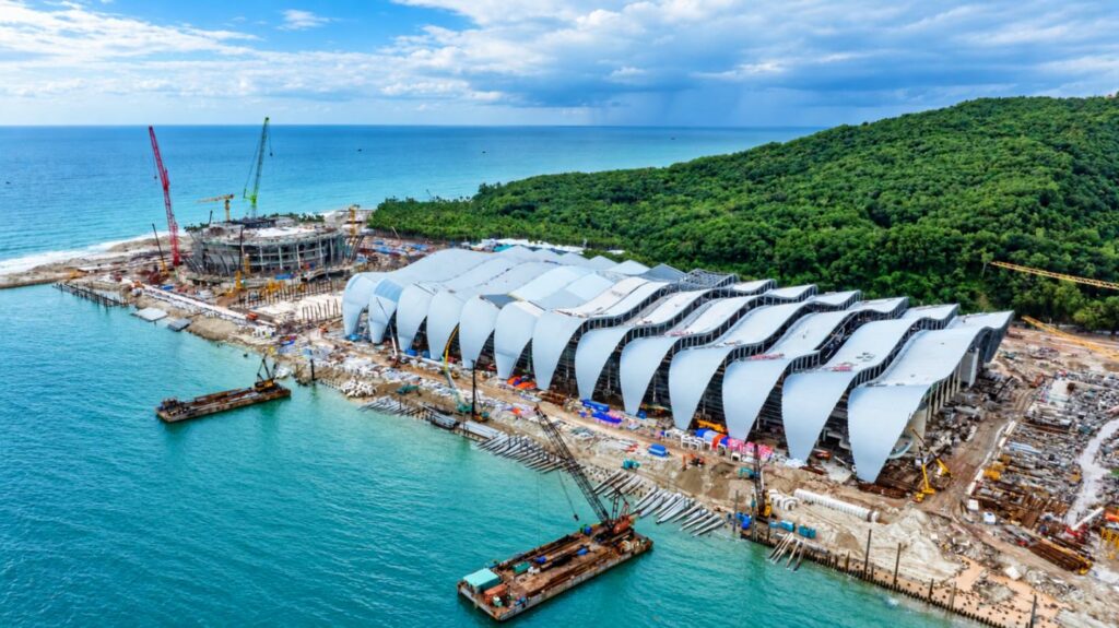 Ngư dân Phú Quốc thành “tỷ phú” và những người giữ tiến độ trên công trường APEC