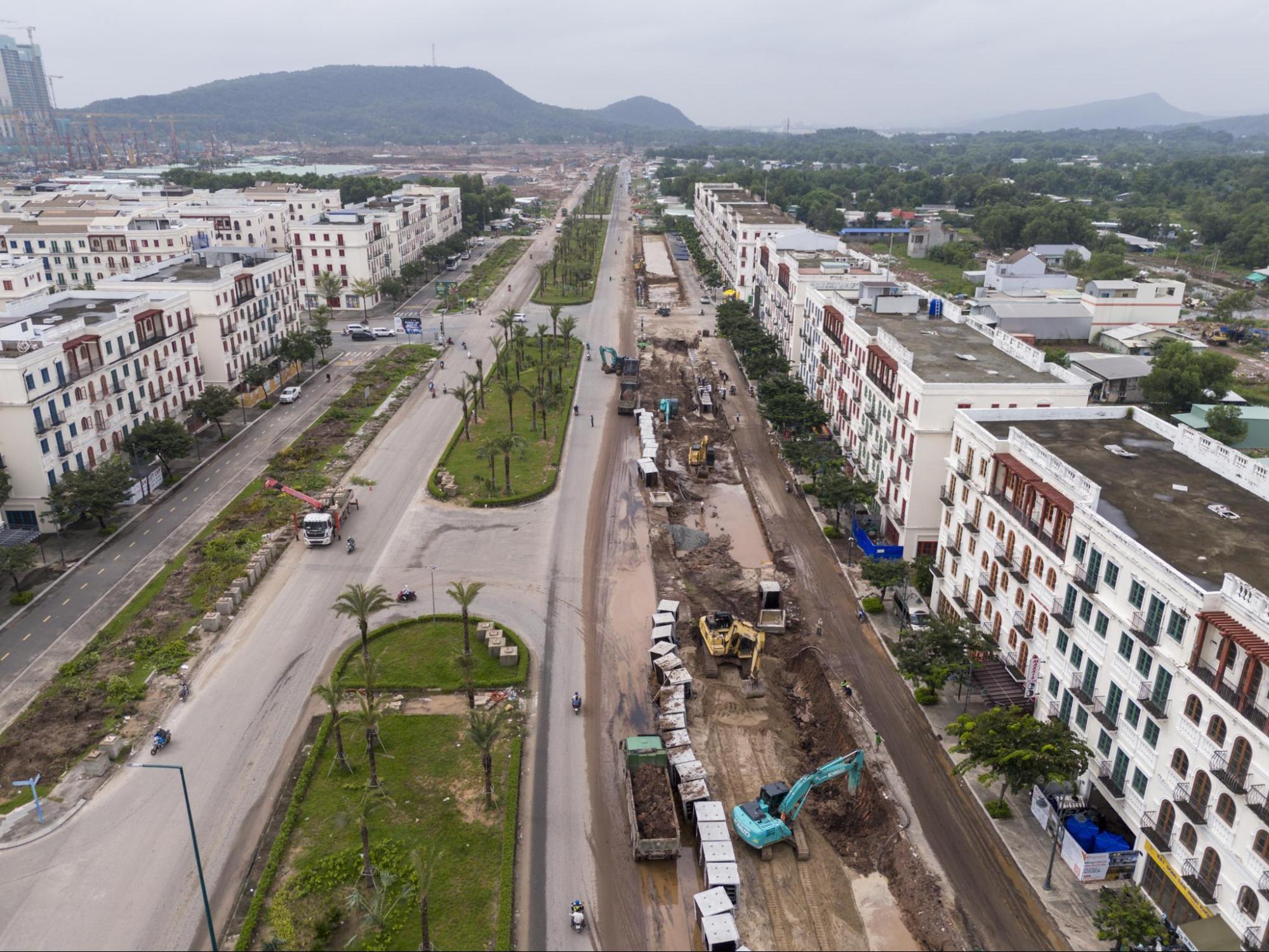 Đẩy nhanh tiến độ trục giao thông 10 làn xe kết hợp đường sắt nhẹ LRT đón APEC 2027 tại Phú Quốc